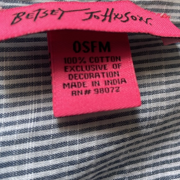 BETSEY JOHNSON BEAUTIFUL COVER-UP - Picture 2 of 3